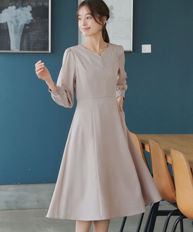 Tiaclasse 【セレモニー・洗える】ハートネックくるみ釦ワンピース グレージュ