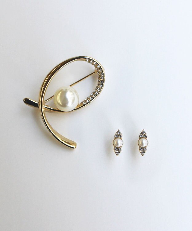 Phoebe <オンワード限定セット>金属アレルギー対応クイーンパールビジューセラミックポストピアス×クロスカーブパールビジューブローチ ホワイト