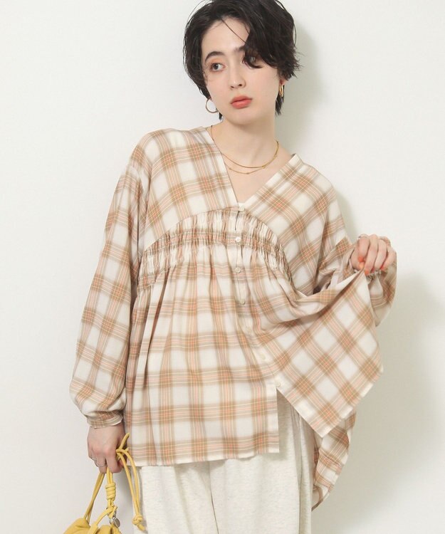 Green Parks 【しゃれシャツ】イージーケアＶネックチェックブラウス Beige