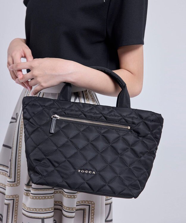 TOCCA TRACE PAVE FASTENER TOTE ナイロンキルトバッグ ブラック系