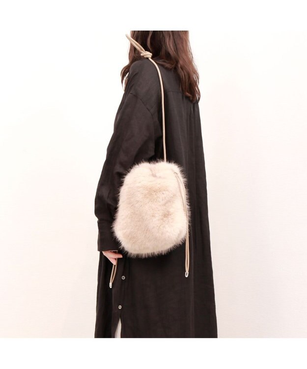 UNBILLION カシュカシュ cachecache / エコファーシンプル巾着ショルダーバッグ アイボリー