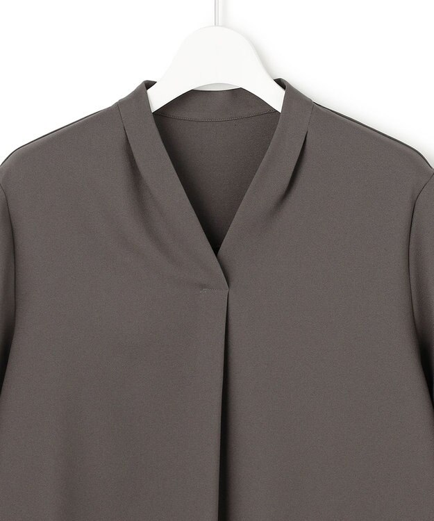 ICB 【先行予約】ライトストレッチアムンゼン Vネック半袖カットソー チャコール