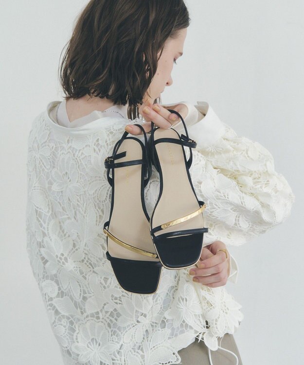 YECCA VECCA ゴールドバーサンダル Black