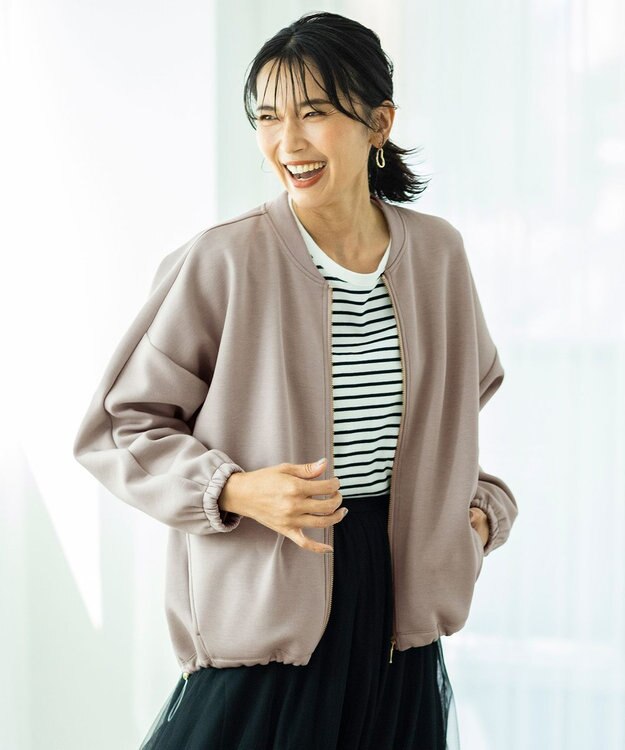 エミ✨未使用　ecoダンボールノーカラーブルゾンクロップドバルーン裾　白　完売品 エミ✨未使用ecoダンボールノーカラーブルゾンクロップド