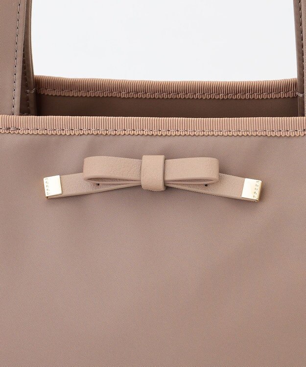 TOCCA 【A4サイズ対応・撥水】JOLIE KNOT NYLONTOTE トートバッグ ベージュ系