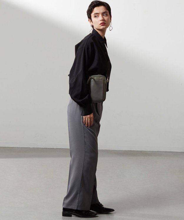 Y'SACCS ナイロン×リサイクルレザー　コンビマルチポシェット グレージュ