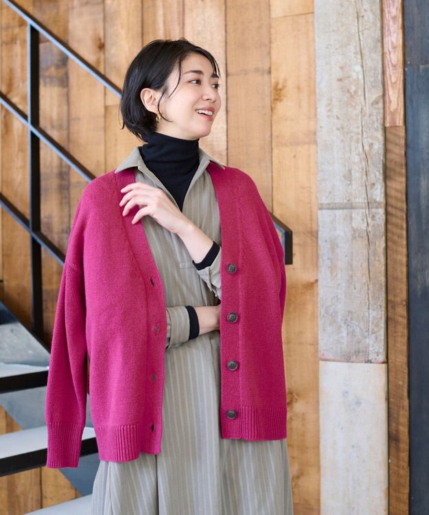 ANY 【洗濯機可】ラムウールVネック カーディガン マゼンタ