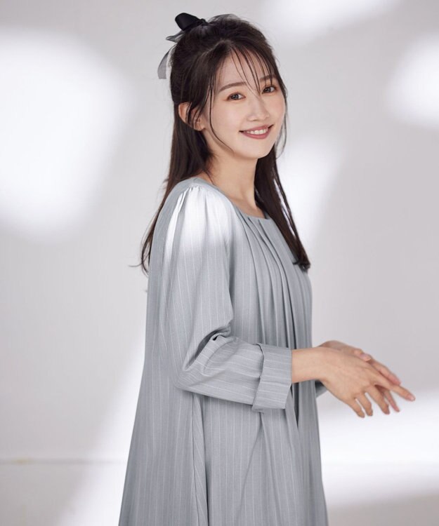 Tiaclasse 【洗える】スタイルアップも叶うピンタックワンピース グレーストライプ