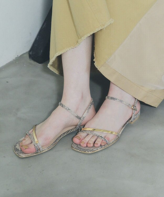 YECCA VECCA ゴールドバーサンダル Python