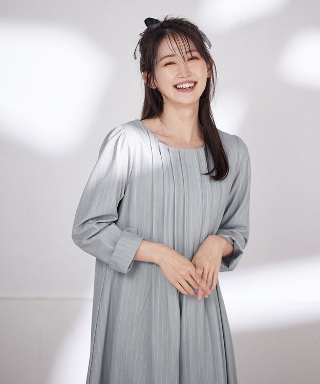 Tiaclasse 【洗える】スタイルアップも叶うピンタックワンピース グレーストライプ