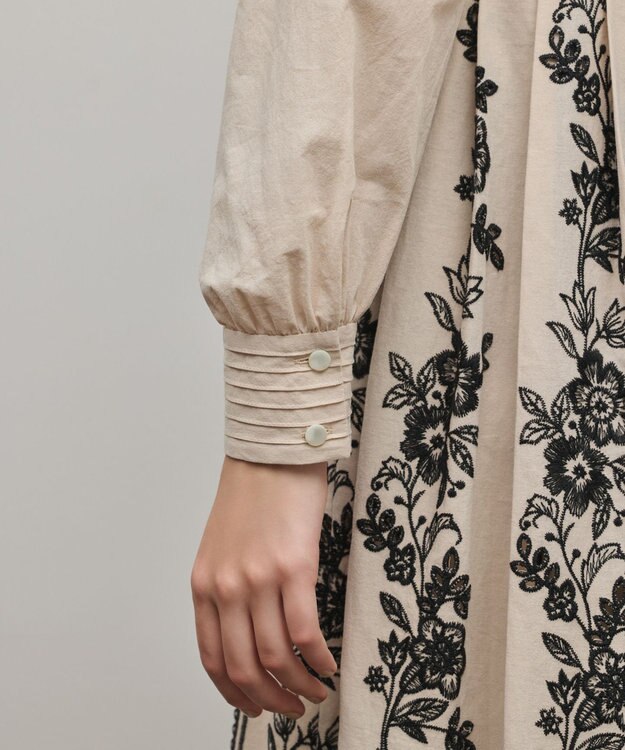 GRACE CONTINENTAL パターン刺繍ワンピース ベージュ