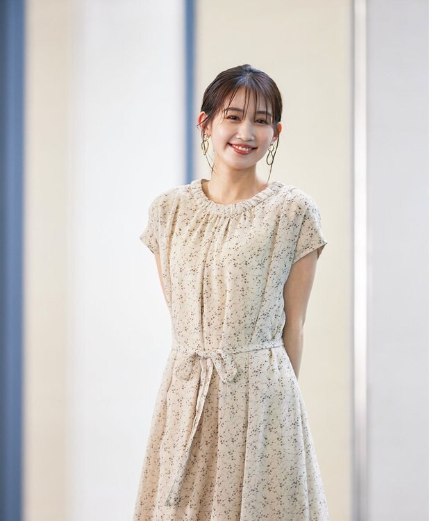 Tiaclasse L 【洗える】花柄シフォン衿ギャザーワンピース ベージュ