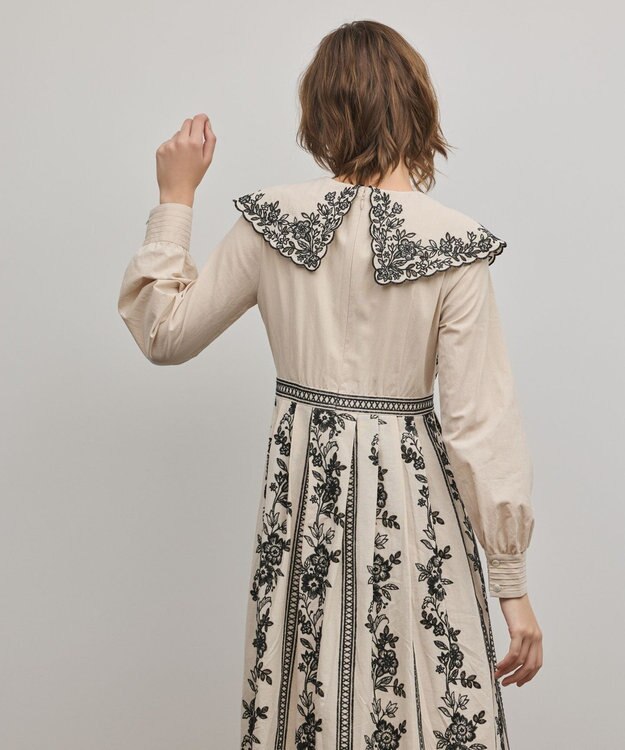 GRACE CONTINENTAL パターン刺繍ワンピース ベージュ