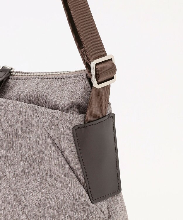 Y'SACCS ストリームラインショルダー ベージュ