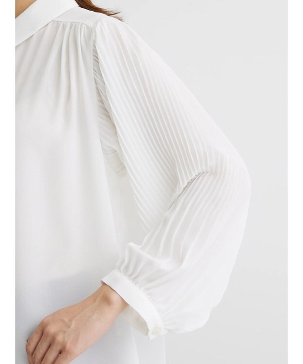 Green Parks 袖プリーツ衿付きブラウス Off White