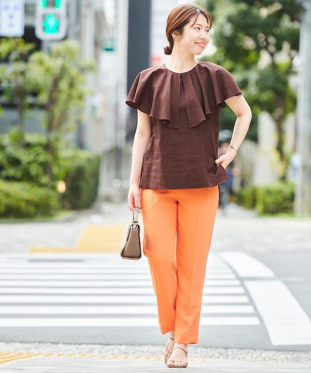 UNFILO 【洗える】リネンレーヨン　ラッフルカラーブラウス ブラウン