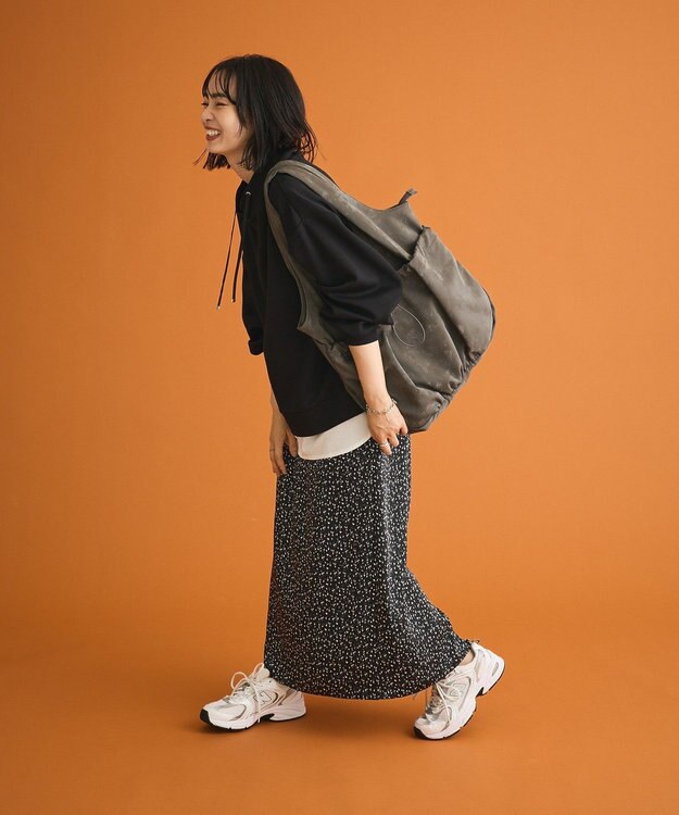 Green Parks すっきり見えシルエットサテンナロースカート Flower Black