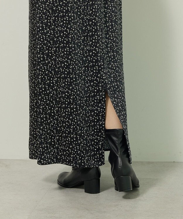 Green Parks すっきり見えシルエットサテンナロースカート Flower Black