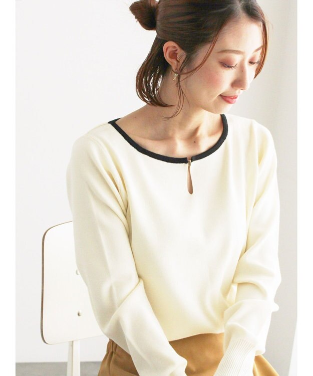 Te chichi スクエアチャームキーネックプルオーバー オフホワイト