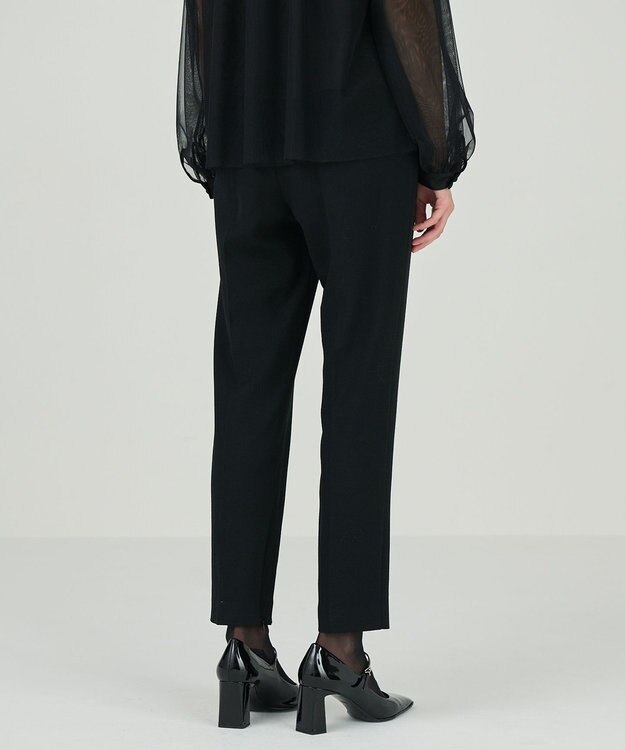 GRACE CONTINENTAL スリムテーパーパンツ ブラック