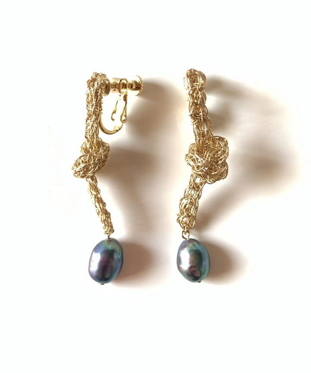 CASUMINO yui white イヤリング gold