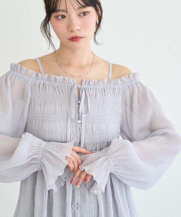 earth music&ecology 【2WAY】シャーリングフリルオフショルブラウス Light Gray