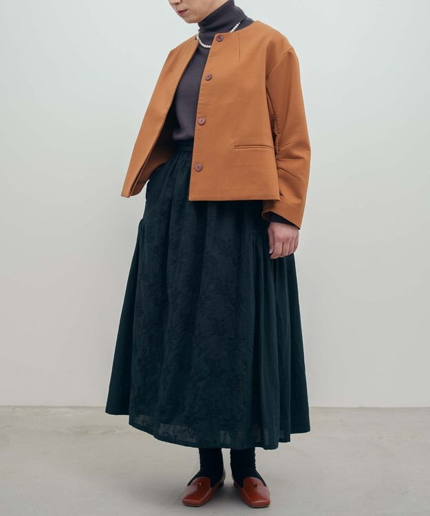 muuc 〈コットン100%〉〈綿ローン生地〉〈ふんわり柔らかな肌触り〉梅小花刺繍 ギャザースカート ブラック