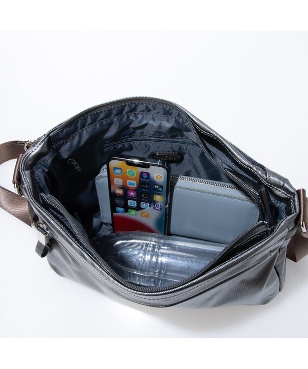 LA BAGAGERIE コーティングキャンバス ショルダーバッグ ガンメタリック