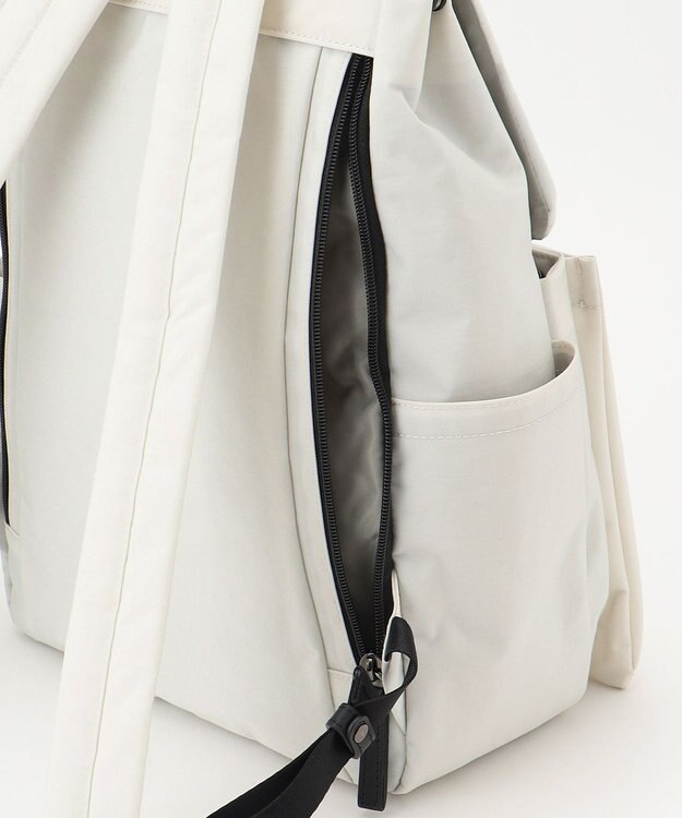 Y'SACCS 【ムック本掲載】クリンクルナイロン　ダブルポケットリュック ホワイト