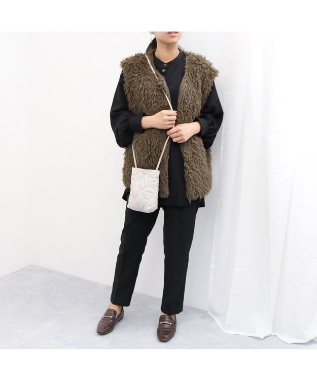 UNBILLION cachecache ナイロンキルティングスマホショルダー アイボリー