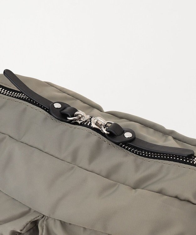 Y'SACCS ダブルポケットベーシックショルダー グレージュ