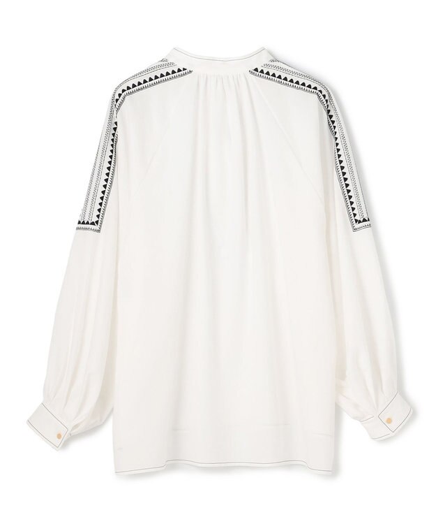 BEIGE， AXI / 刺繍ステッチ ドルマンスタンドブラウス Ecru