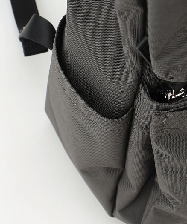 Y'SACCS 【ムック本掲載】クリンクルナイロン　ダブルポケットリュック ダークグレー