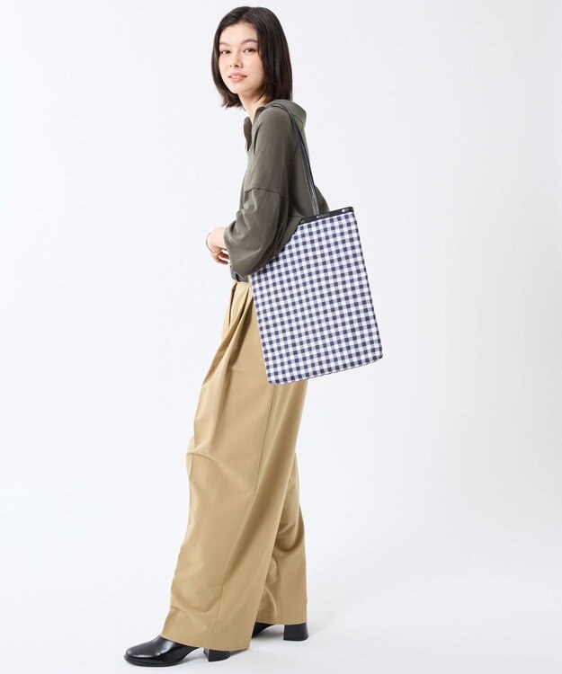 LeSportsac VERTICAL CITY TOTE/アップタウンギンガム/ブラック アップタウンギンガム/ブラック