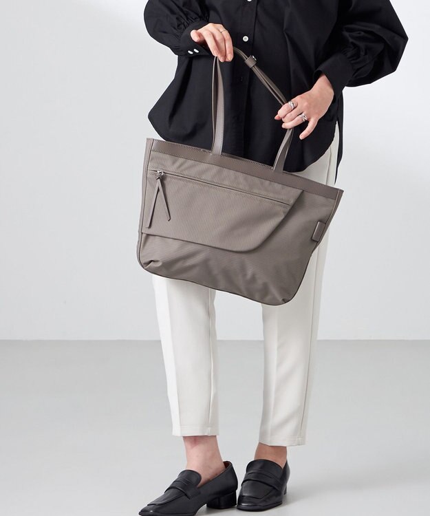 Y'SACCS コーデュロイライクナイロントート グレージュ