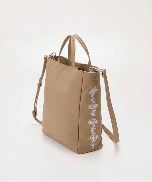 TOPKAPI 【TREASURE TOPKAPI】シュリンクレザー レース 刺しゅう ショルダー付 トートバッグ グレージュ