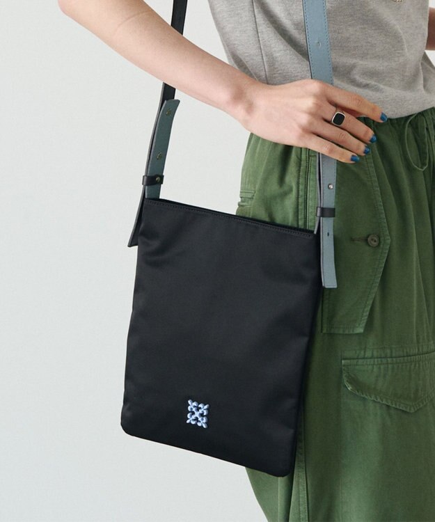 russet バイカラーレザーベルトフラットショルダーバッグ(SF-278) Black