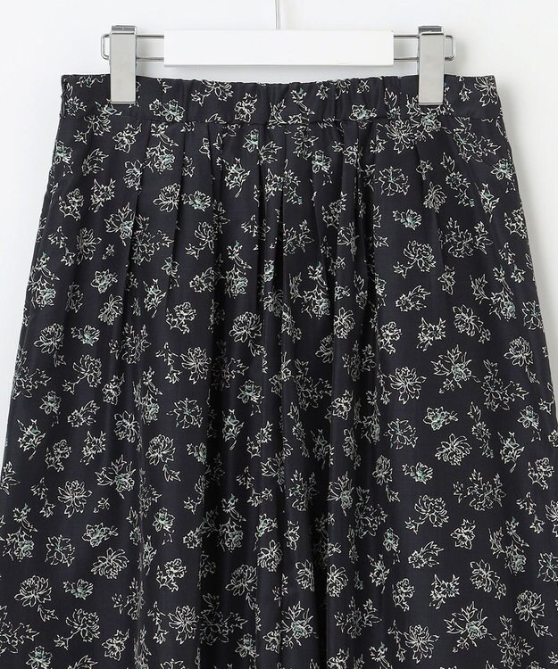 J.PRESS LADIES L 【WEB限定・洗える】ラインフラワープリント タック スカート ネイビー系