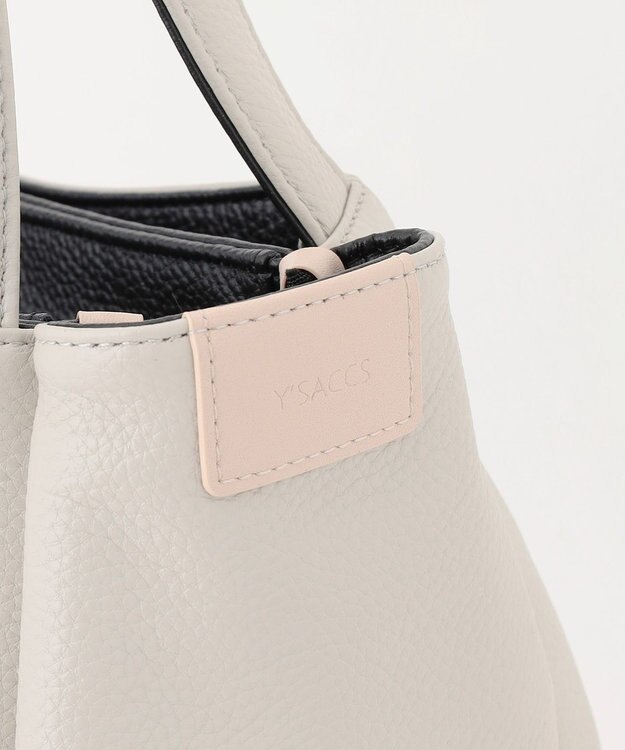 Y'SACCS シュリンクレザートート Mサイズ アイボリー