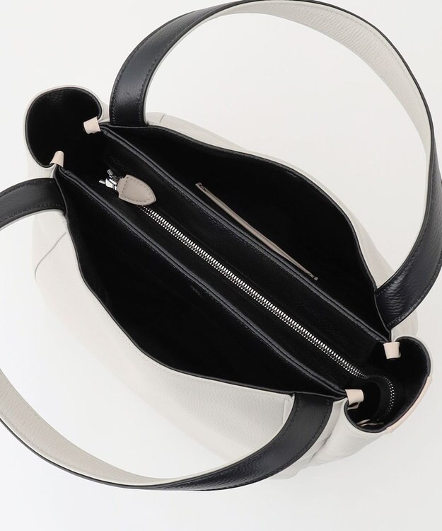 Y'SACCS シュリンクレザートート Mサイズ アイボリー