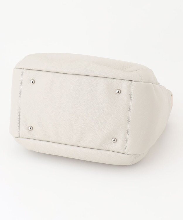 Y'SACCS シュリンクレザートート Mサイズ アイボリー