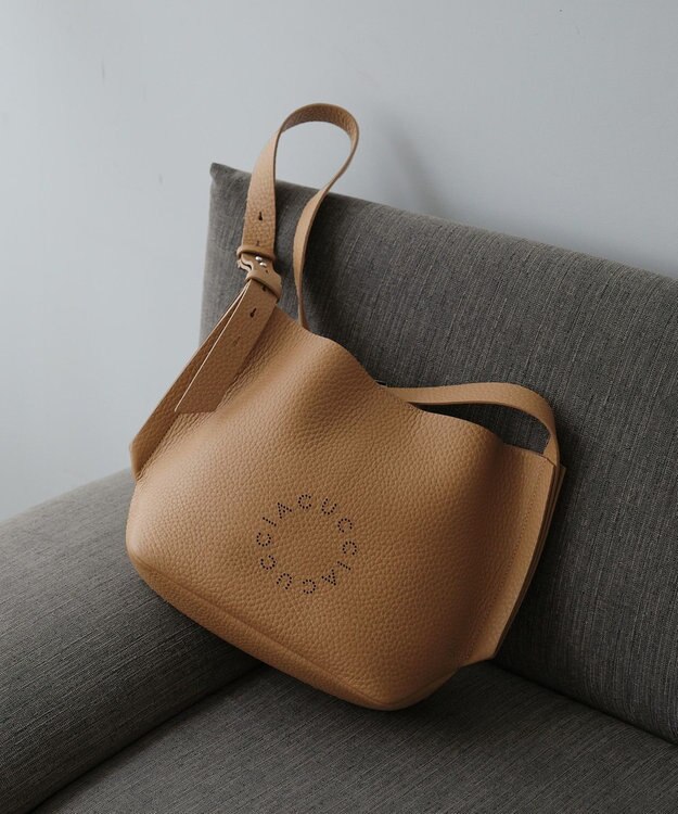 IACUCCI ルオータ ミディアムショルダー ALCE キャメル