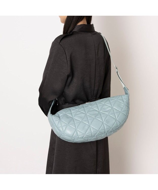 UNBILLION カシュカシュ cachecache / ソフト合皮キルティングハーフムーンショルダー ブルー