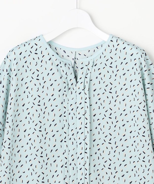 ANY SIS ジョーゼットフロントタック プルオーバー ライトブルー系幾何学柄