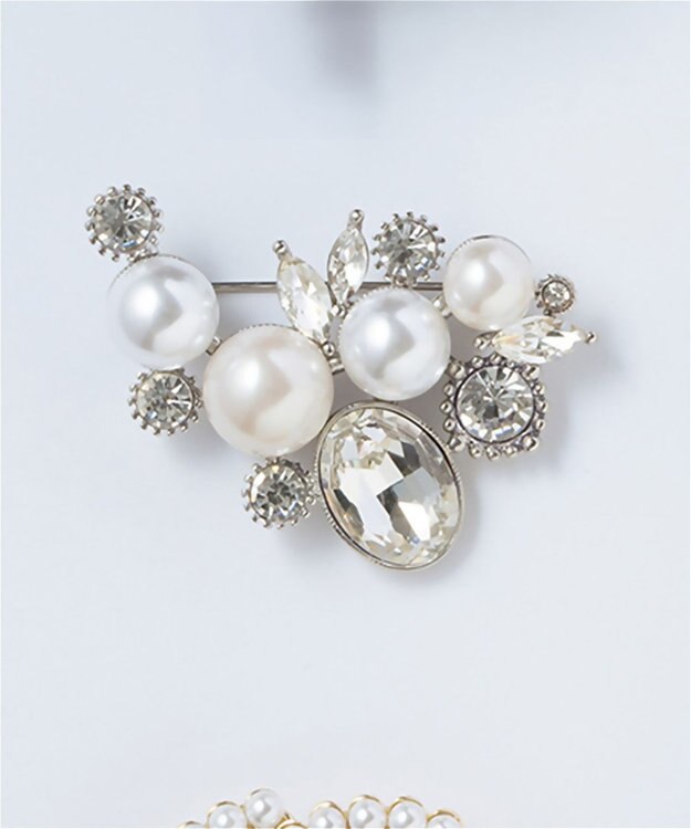 23区 パールMIXトライアングル ブローチ シルバー系