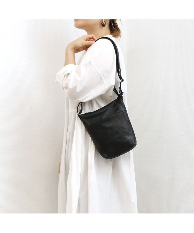 UNBILLION アトランタ ATLANTA / 牛革縦ミニショルダー ブラック