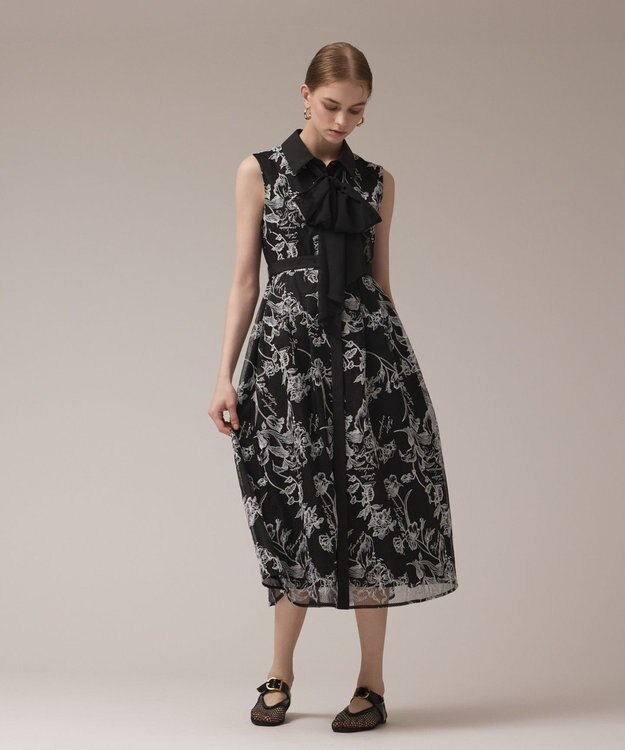GRACE CONTINENTAL フラワー刺繍ボウタイドレス ブラック