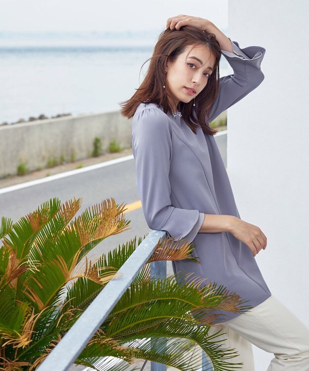 Tiaclasse 【洗える】ビジュー付きフレア袖チュニックブラウス ブルー