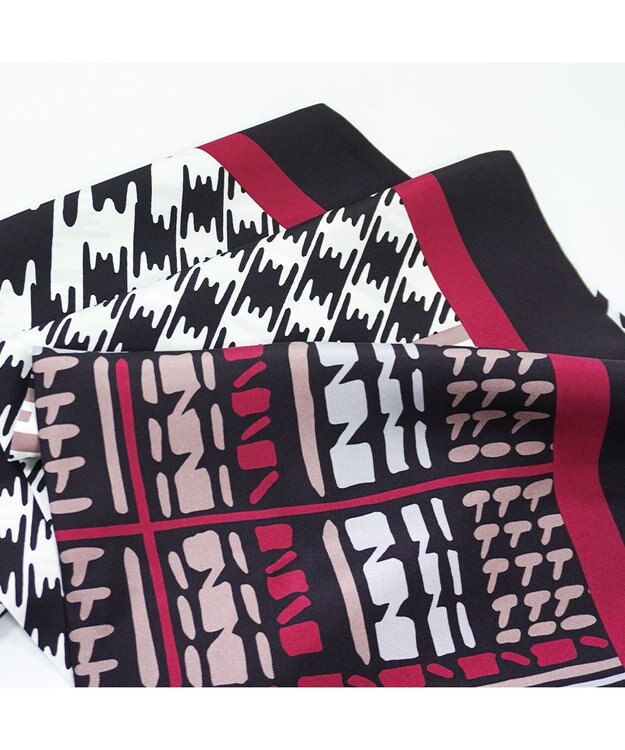 Marca ＜秋の新作！＞【Marcaオリジナル】コラージュプリント ナロースカーフ シルクツイル ブラック×レッド