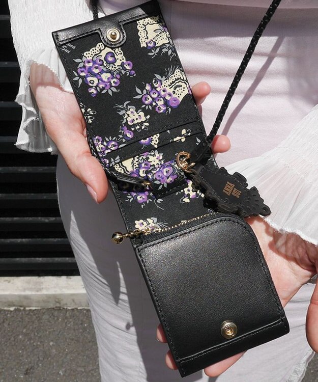 ANNA SUI エニータイム ショルダー付きミニマルチケース ブラックB